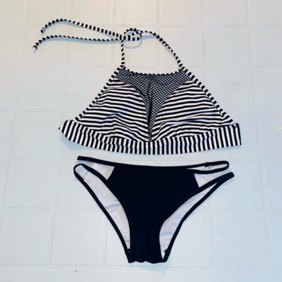 Black & White Bikini with mess on top - Picture 1 of 1